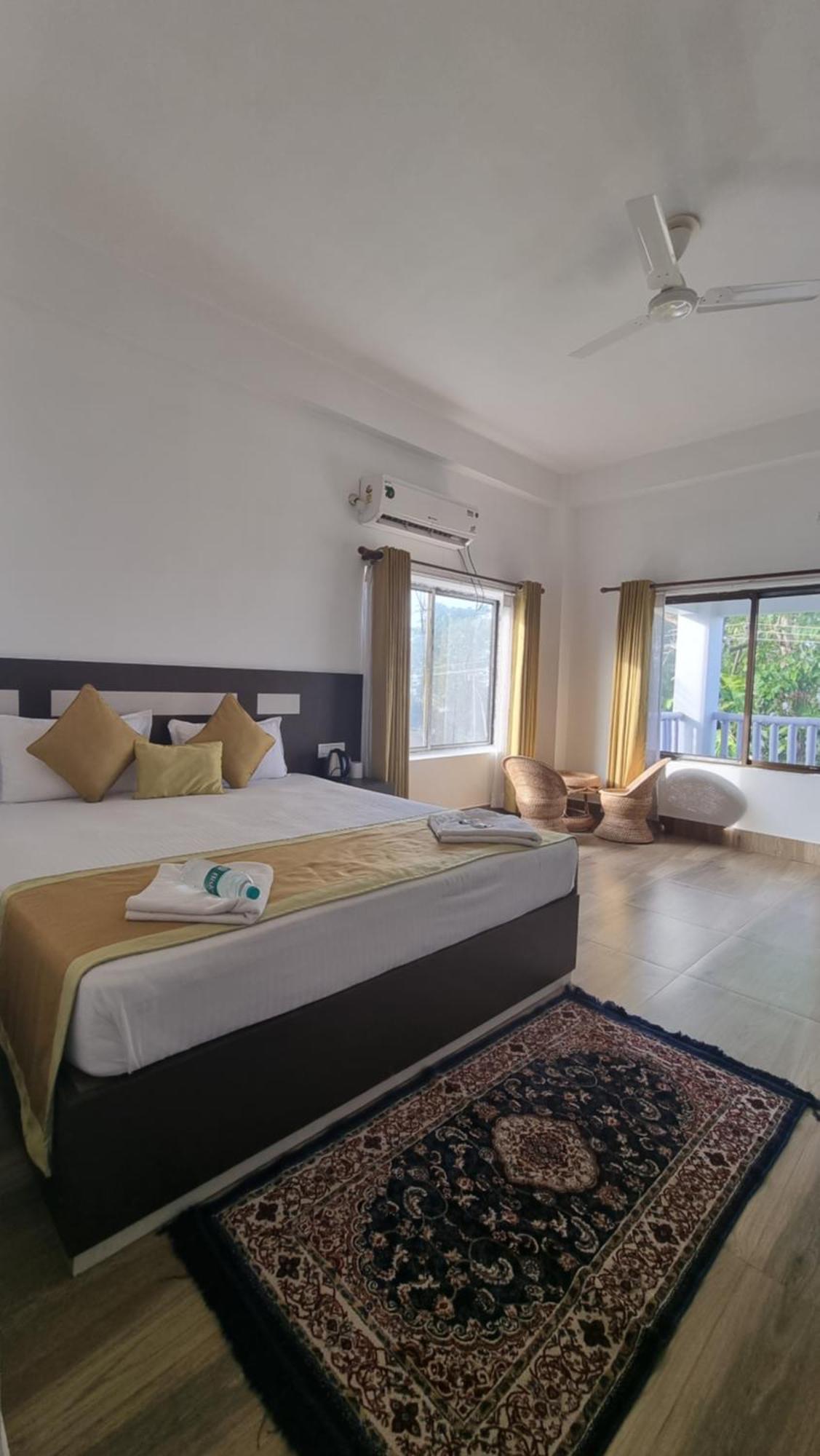 Shivaji Inn Kāziranga Exteriör bild