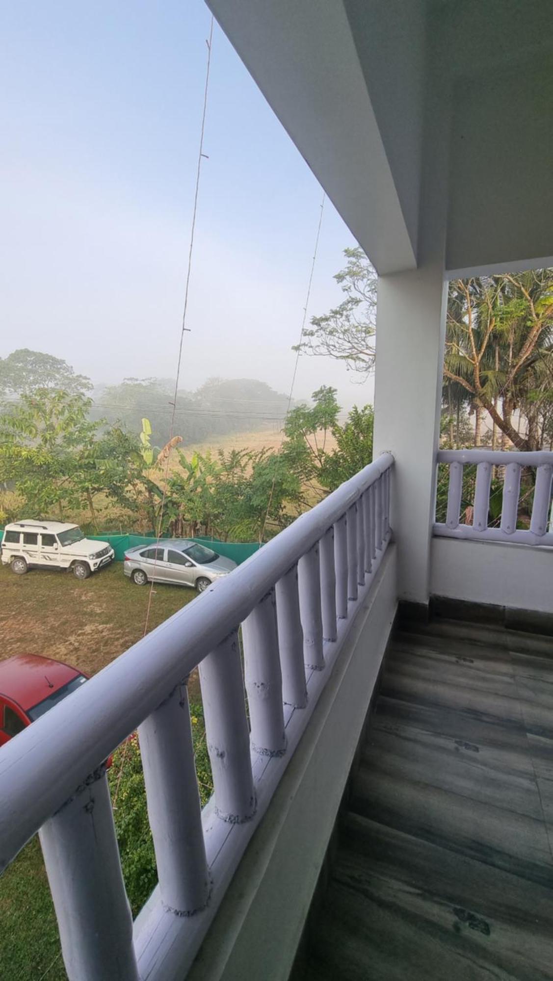 Shivaji Inn Kāziranga Exteriör bild
