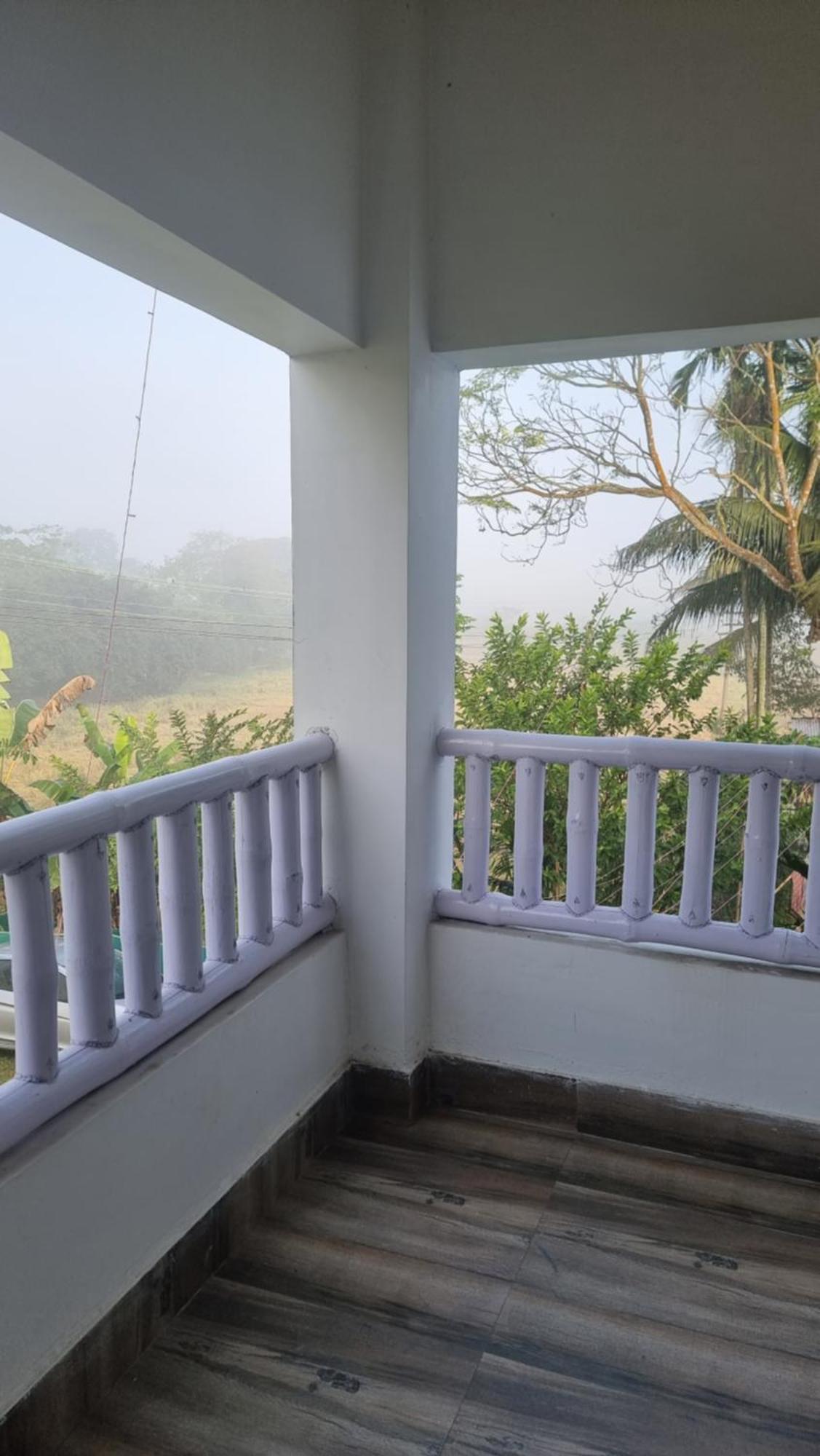 Shivaji Inn Kāziranga Exteriör bild