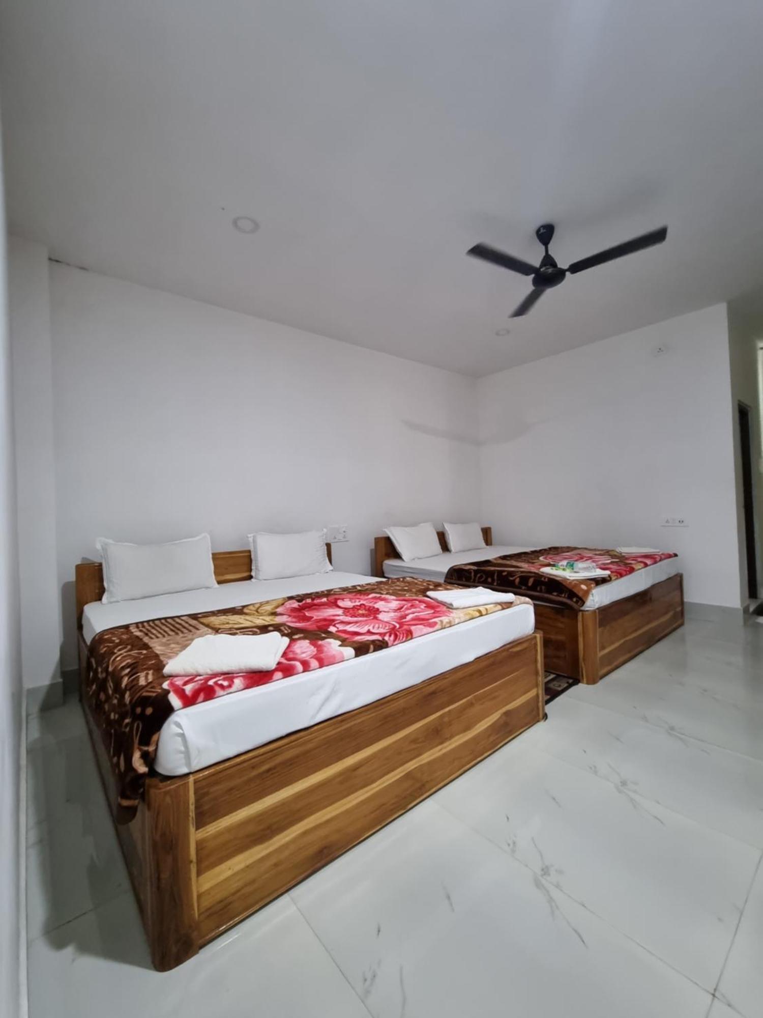 Shivaji Inn Kāziranga Exteriör bild