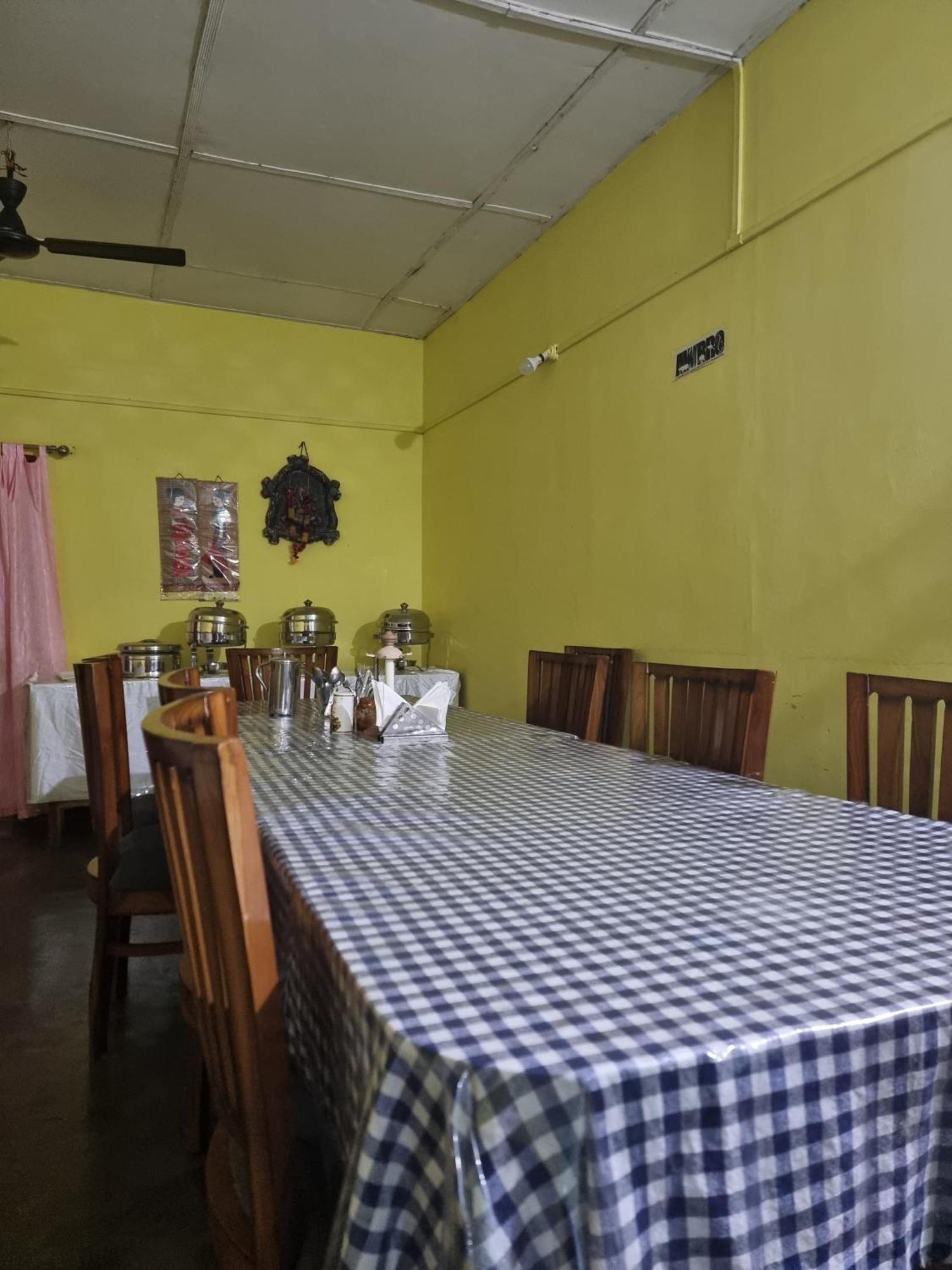 Shivaji Inn Kāziranga Exteriör bild