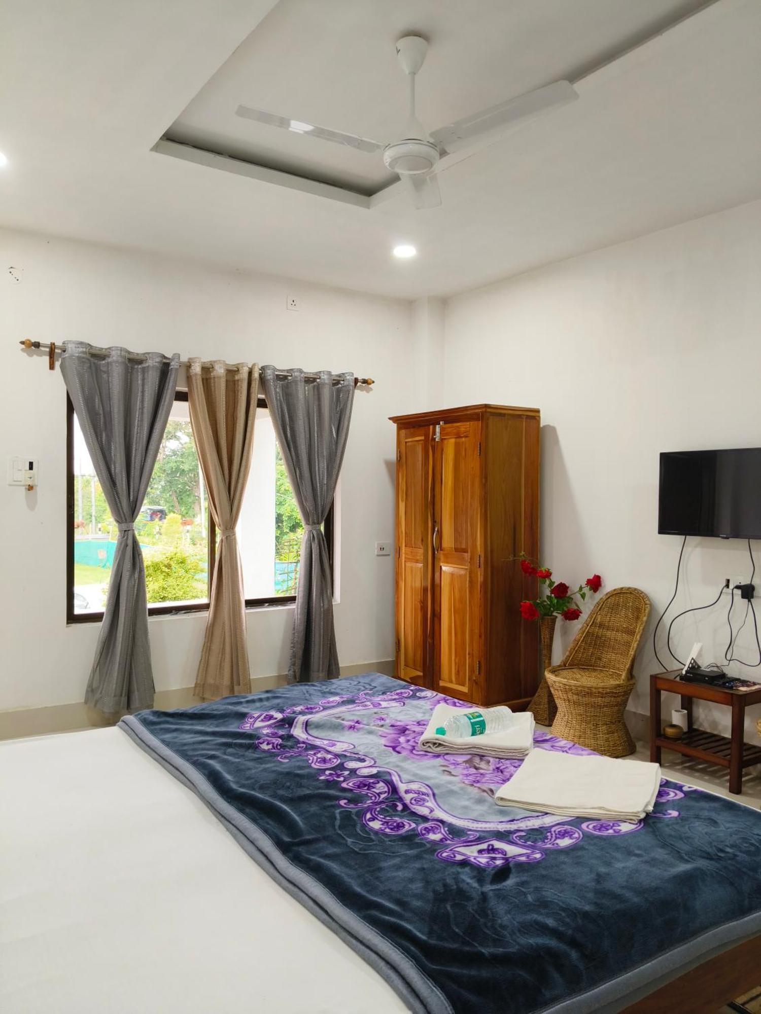 Shivaji Inn Kāziranga Exteriör bild