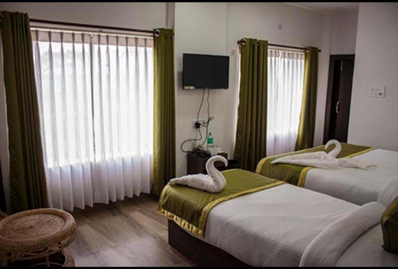 Shivaji Inn Kāziranga Exteriör bild