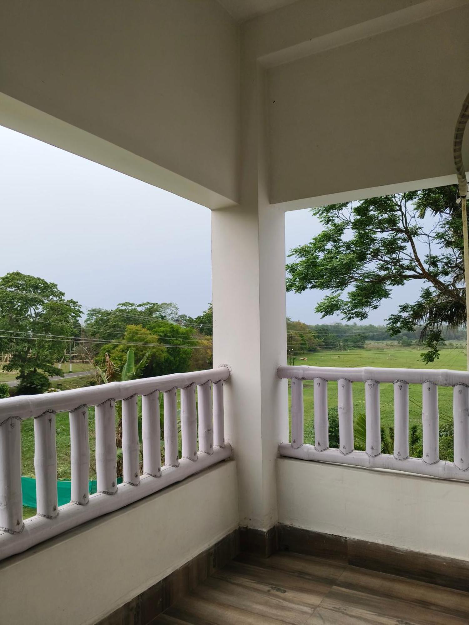 Shivaji Inn Kāziranga Exteriör bild