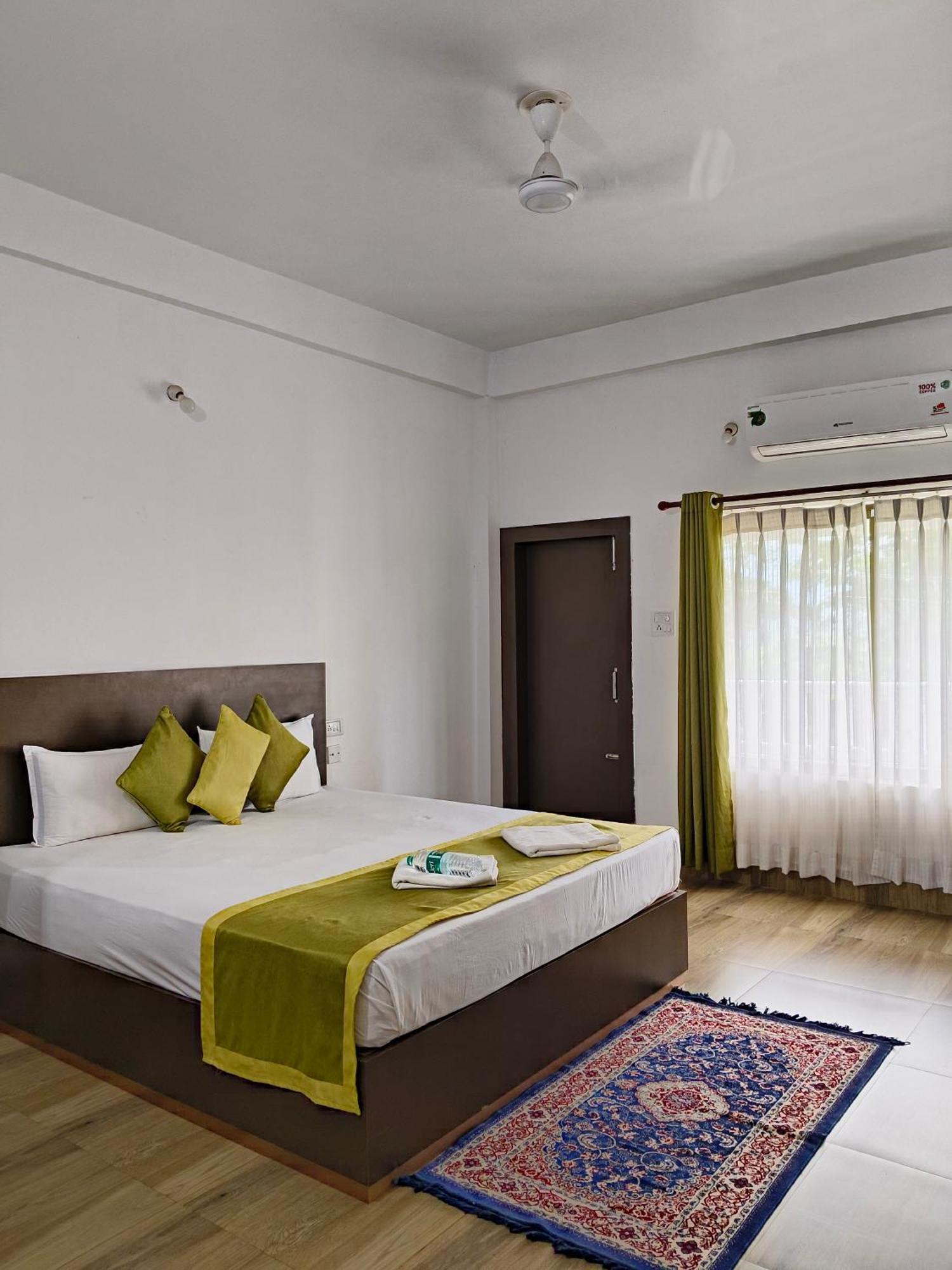 Shivaji Inn Kāziranga Exteriör bild