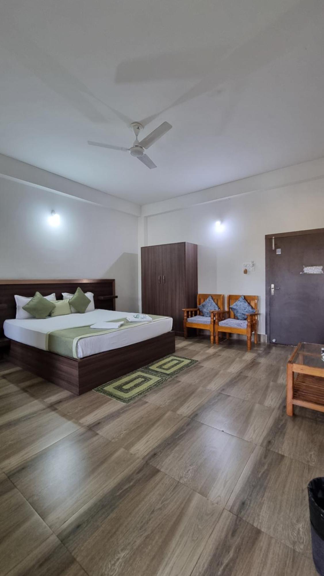 Shivaji Inn Kāziranga Exteriör bild